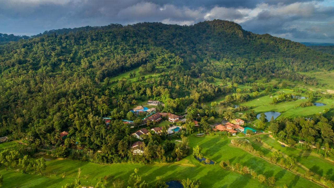 Amritara Ambatty Greens Resort Virajpet Bagian luar foto