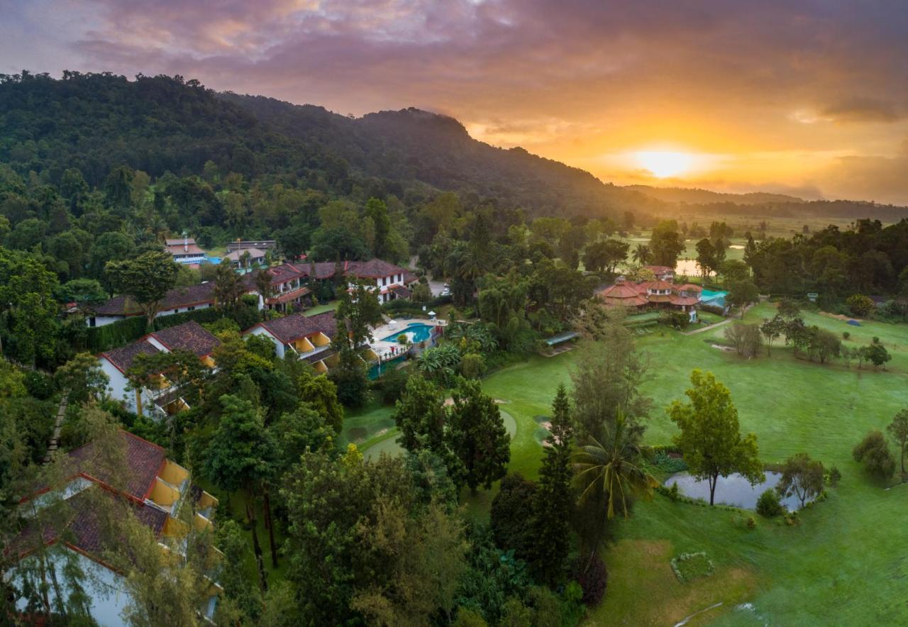 Amritara Ambatty Greens Resort Virajpet Bagian luar foto