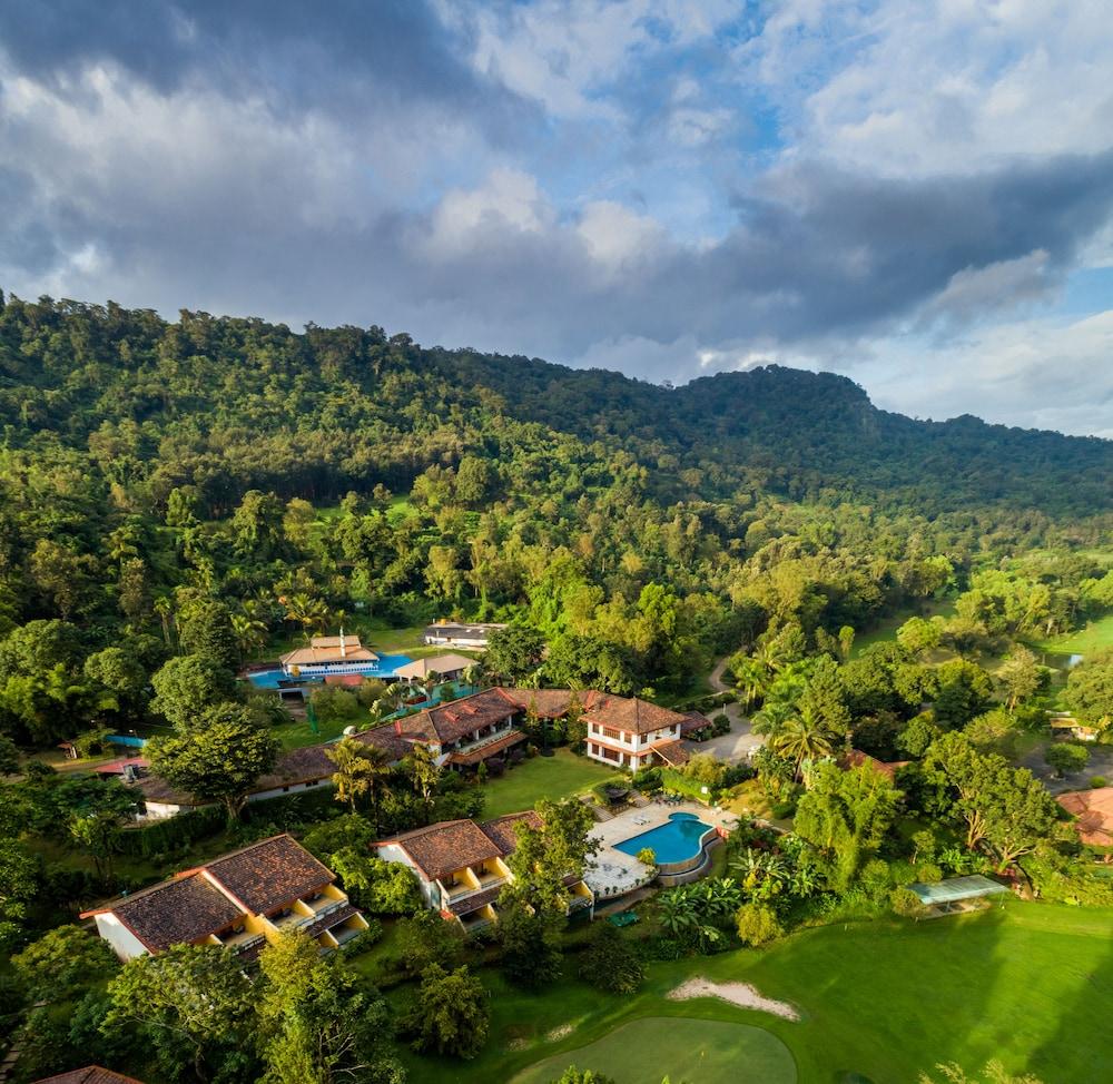 Amritara Ambatty Greens Resort Virajpet Bagian luar foto