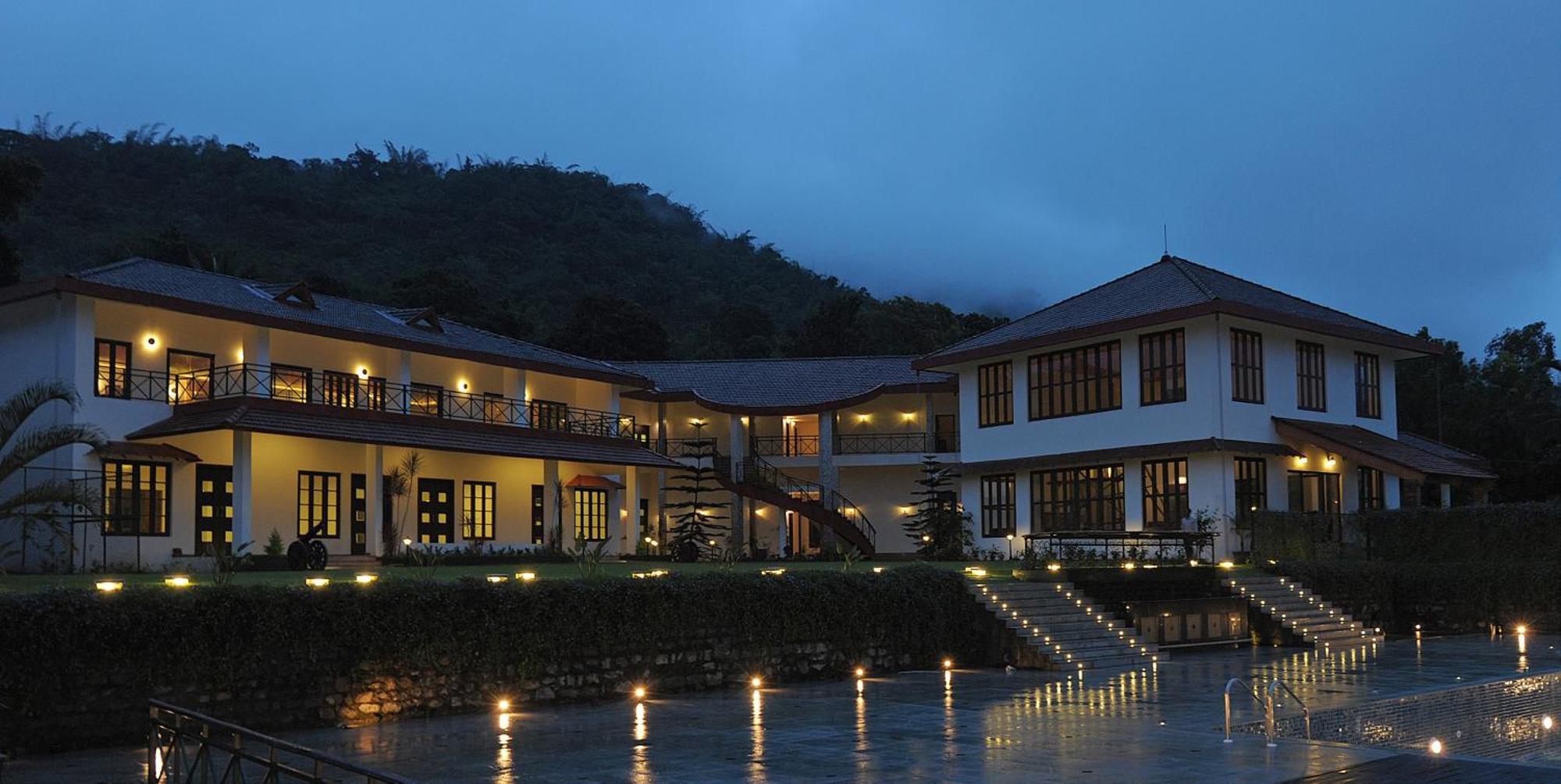 Amritara Ambatty Greens Resort Virajpet Bagian luar foto