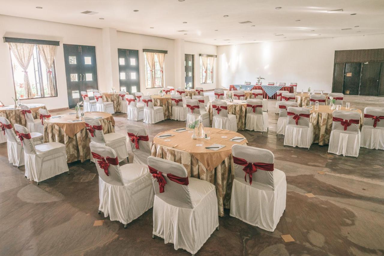 Amritara Ambatty Greens Resort Virajpet Bagian luar foto